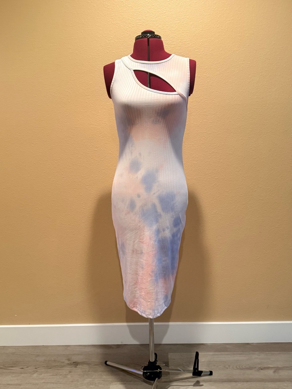 Derek Heart White Ribbed Midi Dress with Pastel Tie-Dye